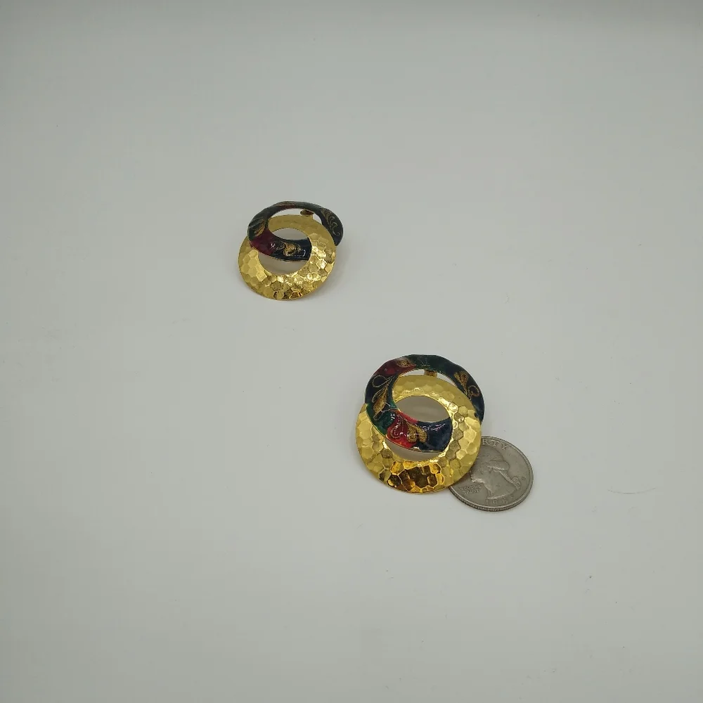 Double Circle Hammered Gold tone and Enamel Post Back Earrings 1980s Vintage - Picture 7 of 8